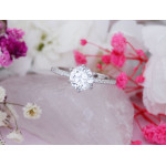 Srebrny pierścionek z cyrkoniami klasyczny zawsze na czasie