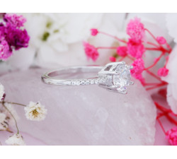 Srebrny pierścionek z cyrkoniami klasyczny zawsze na czasie