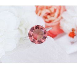 Srebrny pierścionek z okrągłym kamieniem