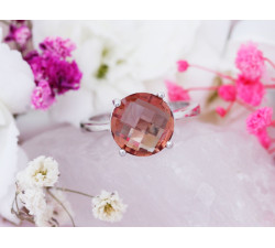 Elegancki srebrny pierścionek, idealny na prezent