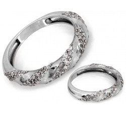 Pierścionek srebrny skręcona obrączka z cyrkoniami