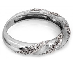 Pierścionek srebrny skręcona obrączka z cyrkoniami