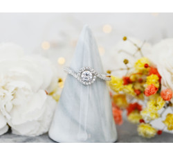 Srebrny pierścionek z cyrkoniami