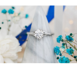 Srebrny pierścionek z cyrkonią