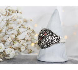 Srebrny pierścień z markazytami i cyrkoniami oksydowany