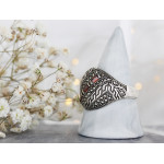 Srebrny pierścień z markazytami i cyrkoniami oksydowany