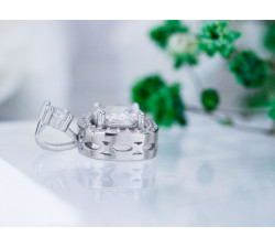 Srebrna zawieszka kwadratowa z cyrkoniami