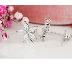 Srebrne kolczyki kwiatki z cyrkoniami na sztyfcie