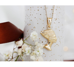 Złota zawieszka Nefretete na prezent