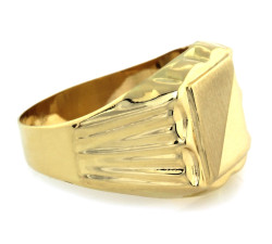 Złoty pierścionek męski - klasyczny wybór na prezent