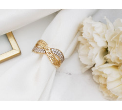 Złoty pierścionek dwukolorowy z cyrkoniami