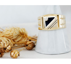 Złoty pierścionek z cyrkonią