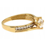 Złoty pierścionek zaręczynowy 585 z białymi cyrkoniami