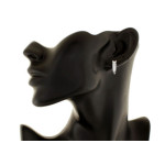 srebrne kolczyki na biglu francuskim