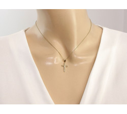 Złoty krzyż 585 krzyżyk delikatny z cyrkoniami