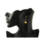 złote kolczyki z łańcuszkami