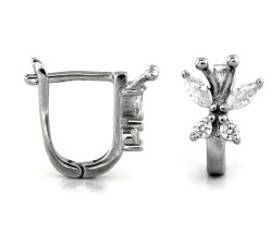 srebrne kolczyki na biglu francuskim