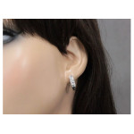 srebrne kolczyki na biglu francuskim