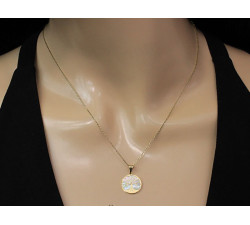 złota zawieszka masa perłowa