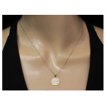 złota zawieszka masa perłowa