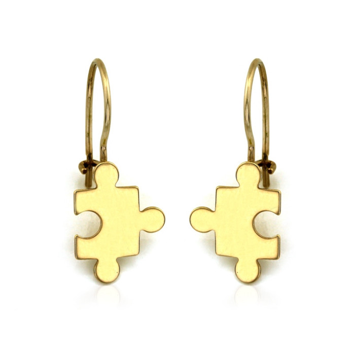 złote kolczyki puzzle na biglu