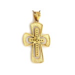 złoty wisiorek krzyzyk